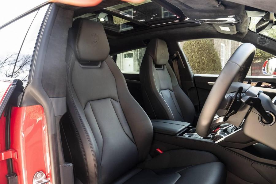 Интерьер Lamborghini Urus by Project Kahn 2020 года  (фото 11 из 17)